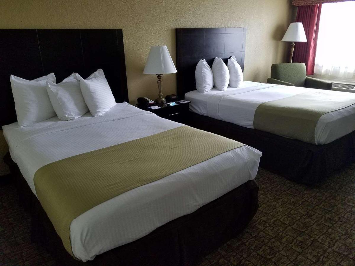 דהפוניאק ספרינגס Best Western Crossroads Inn מראה חיצוני תמונה