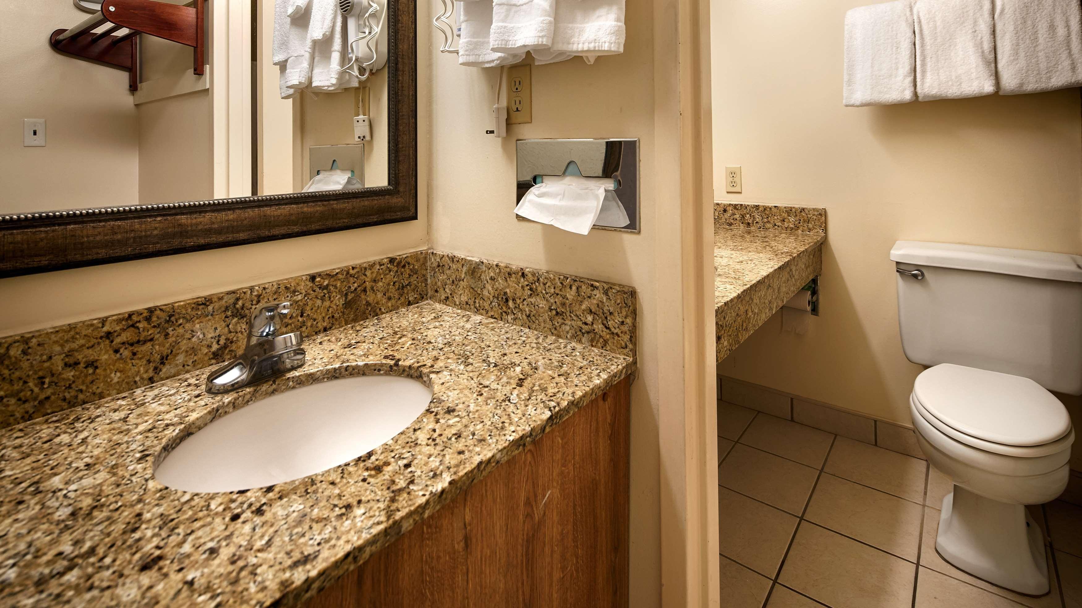 דהפוניאק ספרינגס Best Western Crossroads Inn מראה חיצוני תמונה