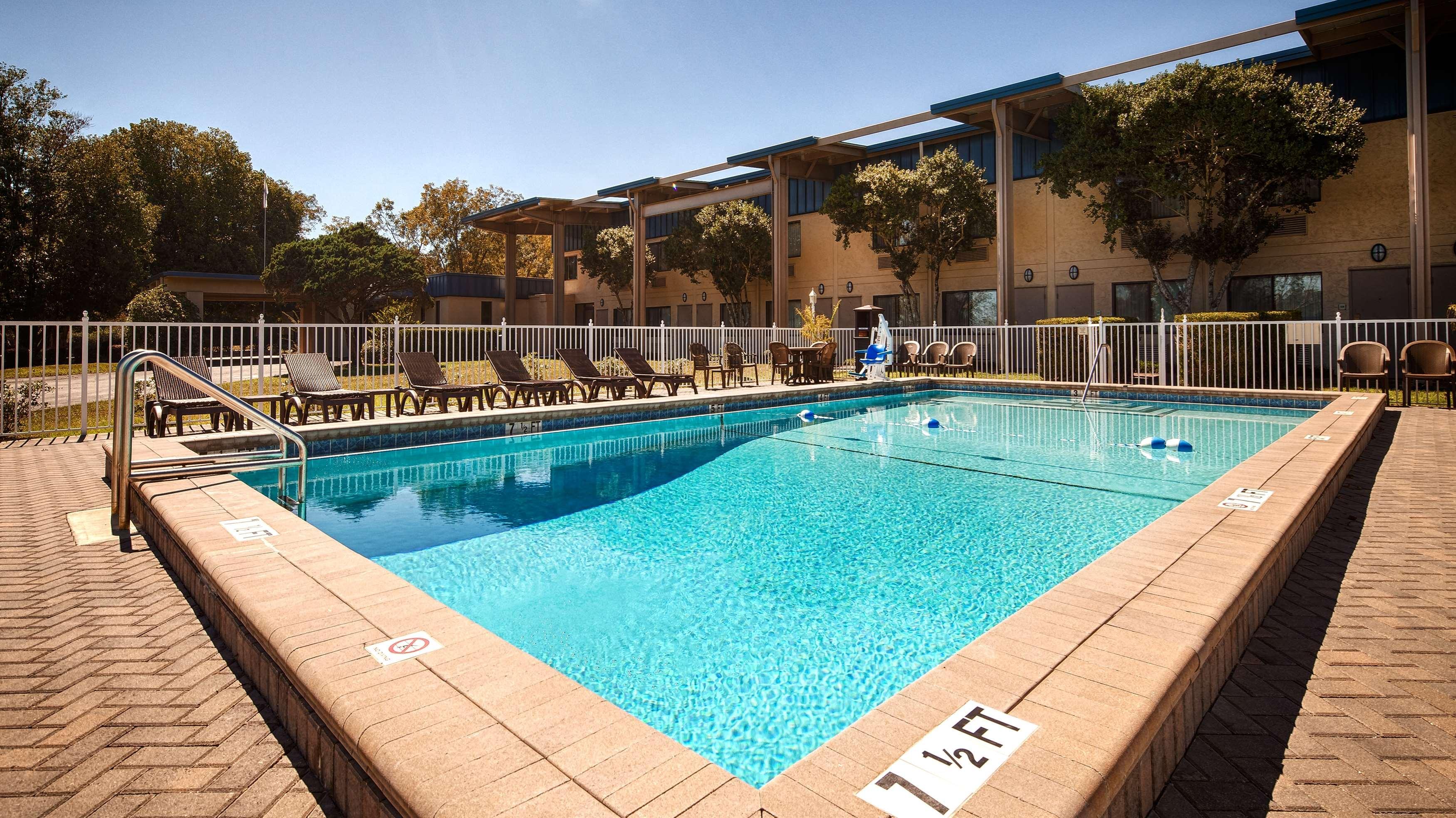 דהפוניאק ספרינגס Best Western Crossroads Inn מראה חיצוני תמונה