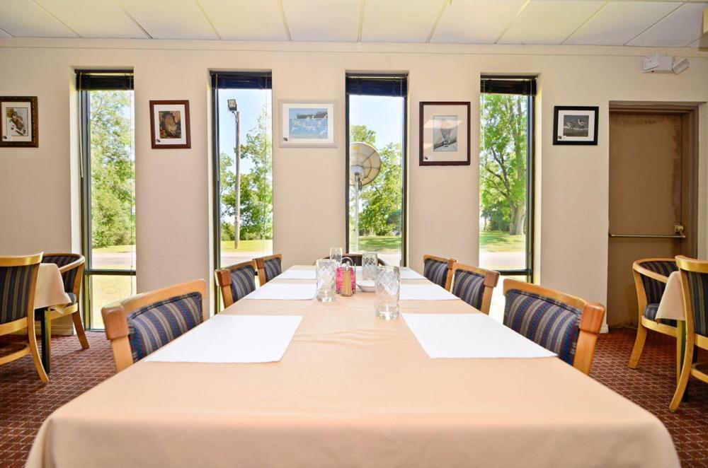 דהפוניאק ספרינגס Best Western Crossroads Inn מראה חיצוני תמונה