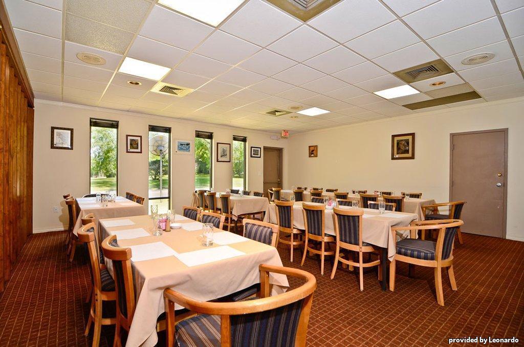 דהפוניאק ספרינגס Best Western Crossroads Inn עסק תמונה