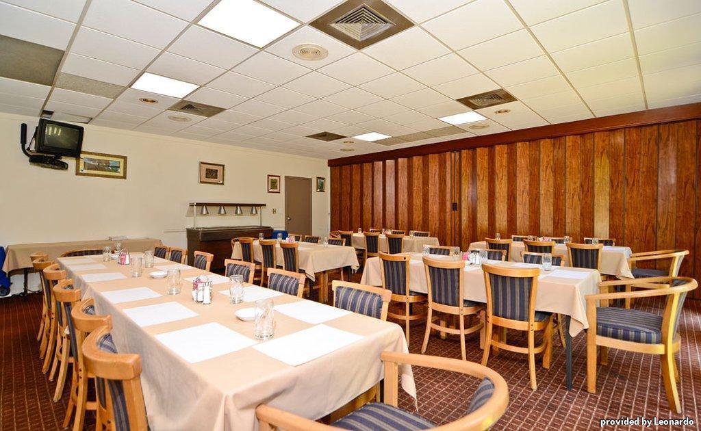דהפוניאק ספרינגס Best Western Crossroads Inn עסק תמונה