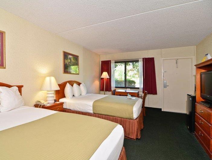 דהפוניאק ספרינגס Best Western Crossroads Inn מראה חיצוני תמונה