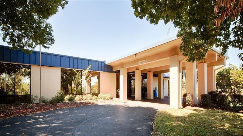 דהפוניאק ספרינגס Best Western Crossroads Inn מראה חיצוני תמונה