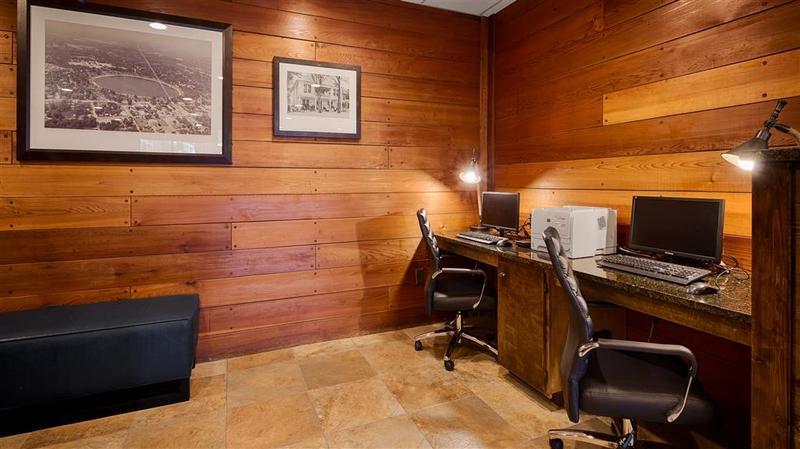 דהפוניאק ספרינגס Best Western Crossroads Inn מראה חיצוני תמונה