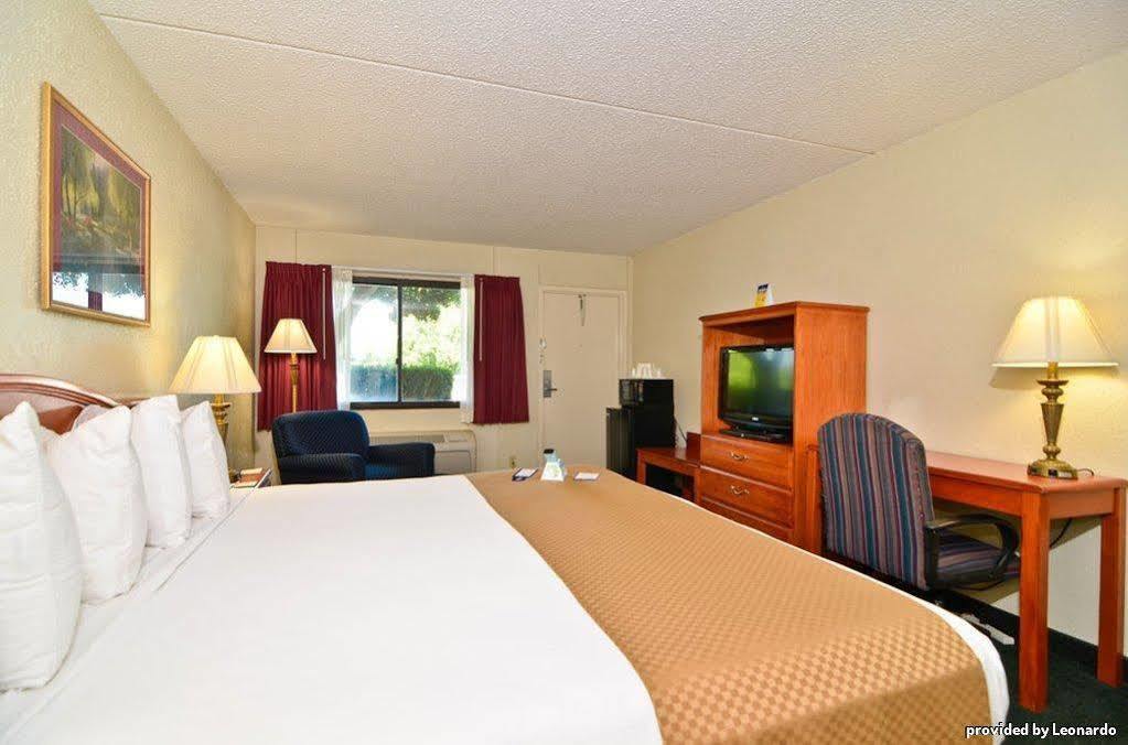 דהפוניאק ספרינגס Best Western Crossroads Inn חדר תמונה