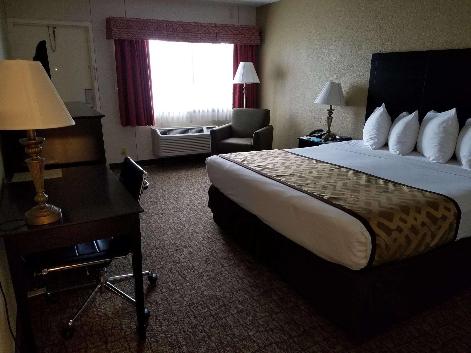 דהפוניאק ספרינגס Best Western Crossroads Inn מראה חיצוני תמונה