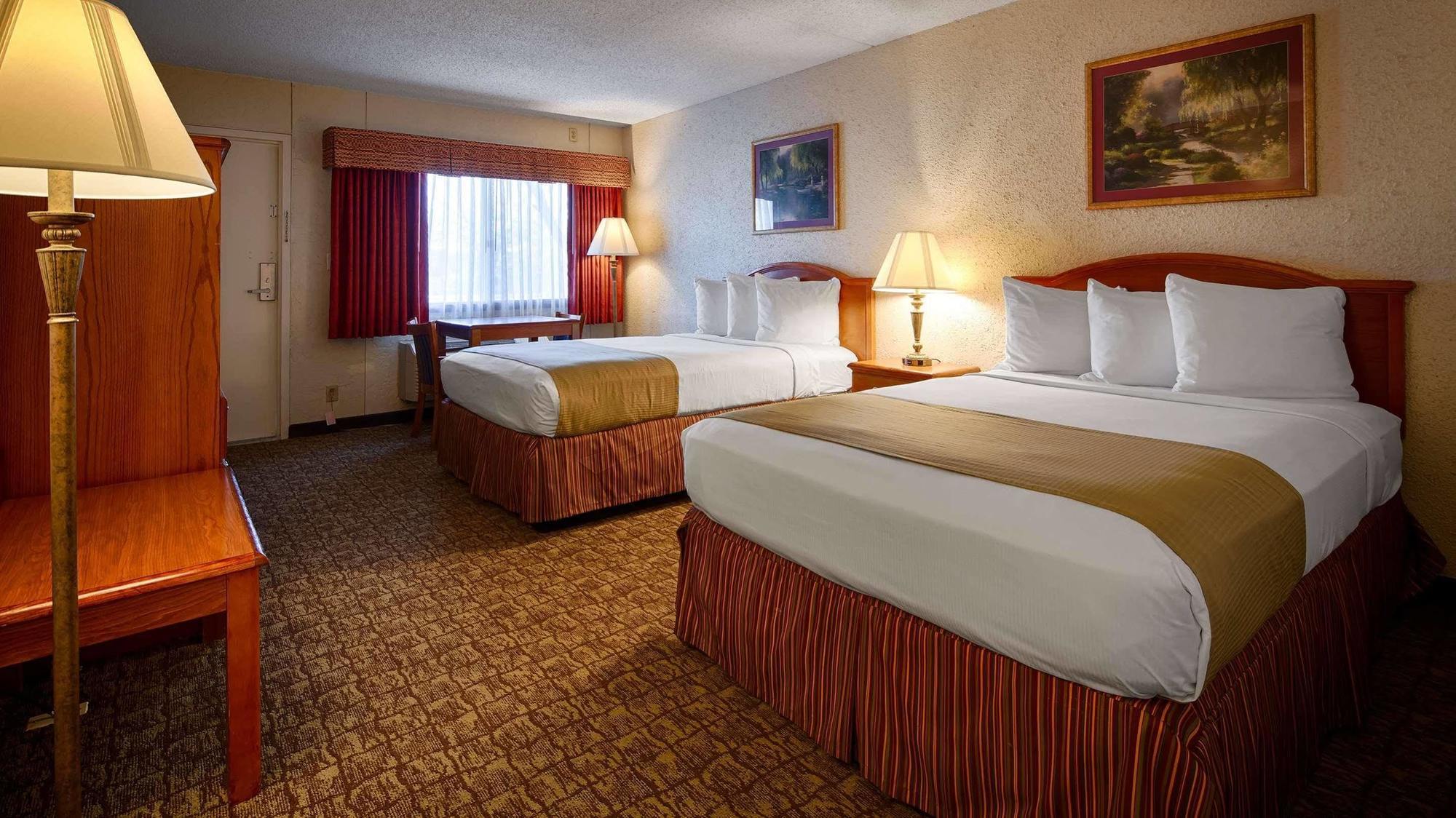 דהפוניאק ספרינגס Best Western Crossroads Inn מראה חיצוני תמונה